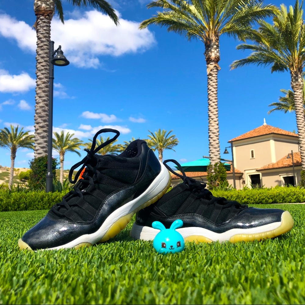 Jordan 11 Retro Low Baron Size 6.5Y